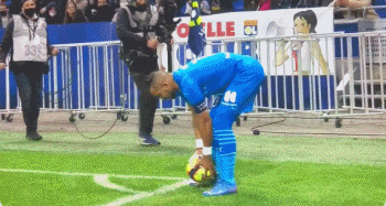 donk：chopper发高烧回合间只能闭眼休息，他真的燃尽了