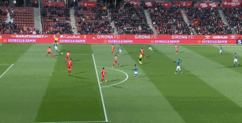 欧冠赛场精彩瞬间：巴萨主场2-0取胜,