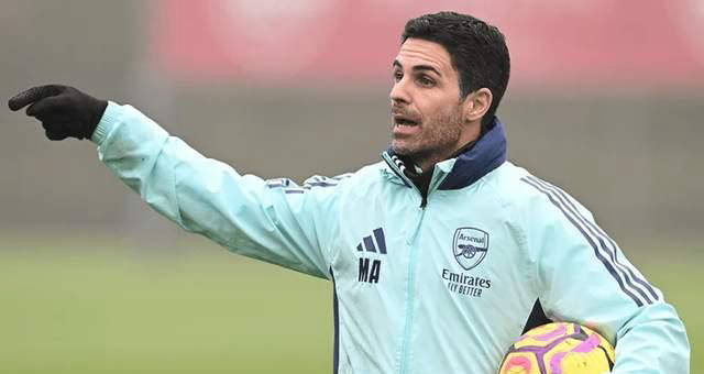 琼斯：我们一直都支持斯洛特，萨拉赫的情况轮不到我点评